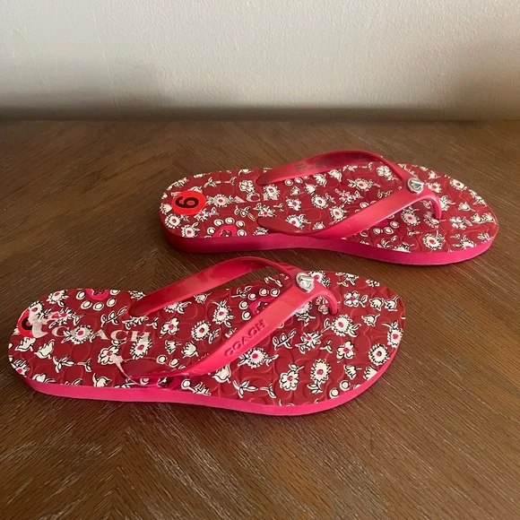 Coach Abbigail Red Floral Pattern Flip Flops with Silver Turnlock Logo Sz 6 - Picture 3 of 8